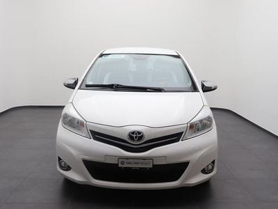 Weiss Gebraucht 2013 Toyota Yaris Trend Limousine | CHF 12’900 (Fairer Preis)