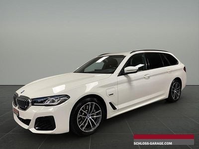 Gebraucht BMW 530e M Sport 292 PS (214 kW) 2022 Weiss Kombi