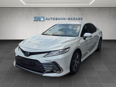 Weiss Gebraucht 2024 Toyota Camry Premium Limousine | CHF 42’900 (Fairer Preis)