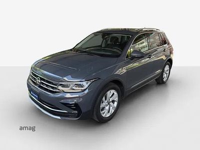 Delfingrau metallic Gebraucht 2024 VW Tiguan Elegance SUV | CHF 39’400 (Etwas zu teuer)
