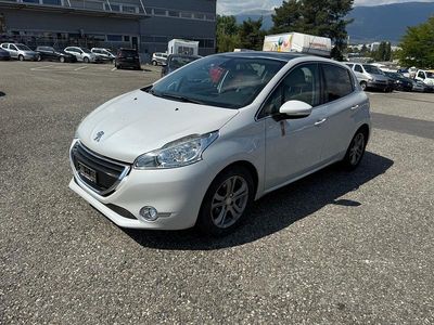 Gebraucht Peugeot 208 Allure 110 PS (80 kW) 2015 Kleinwagen