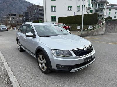 Gebraucht Skoda Octavia Scout 4x4 184 PS (135 kW) 2015 Kleinwagen