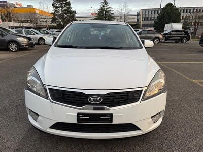 Gebraucht 2012 Kia Ceed Kleinwagen | CHF 3’800 (Etwas zu teuer)