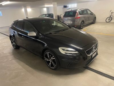 Gebraucht 2016 Volvo V40 R-Design Momentum Kombi | CHF 13’900 (Teuer)