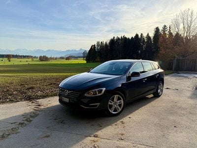 Gebraucht 2016 Volvo V60 Summum Kombi | CHF 13’999 (Fairer Preis)