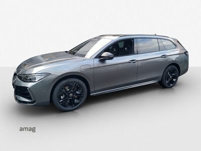 Diabas grey metallic Gebraucht 2024 VW Passat R-line Kombi | CHF 67’990