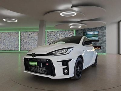 Weiss Gebraucht 2021 Toyota Yaris Sport Limousine | CHF 35’800 (Teuer)