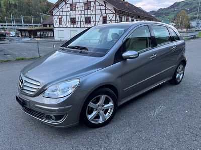 Mercedes B200