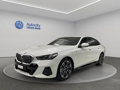 Weiss Gebraucht 2025 BMW 520 Comfort Edition Limousine | CHF 57’990 (Fairer Preis)