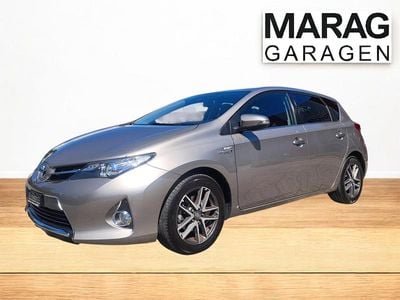 Braun Gebraucht 2015 Toyota Auris Hybrid Trend Limousine | CHF 14’290 (Teuer)