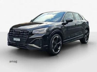 Mythosschwarz metallic Neu 2025 Audi Q2 S-Line SUV | CHF 48’950 (Etwas zu teuer)
