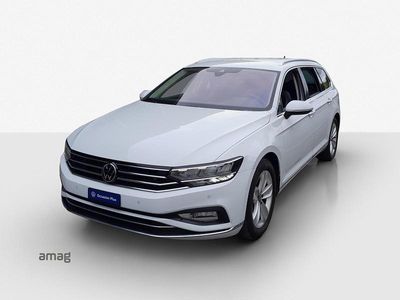 Gletscherweiss metallic Gebraucht 2023 VW Passat Elegance Kombi | CHF 27’490 (Fairer Preis)