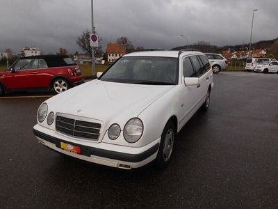 Gebraucht 1999 Mercedes E220 Classic | CHF 3’900