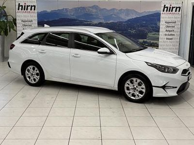 Weiss Gebraucht 2022 Kia Ceed Sportswagon Kombi | CHF 16’800 (Etwas zu teuer)