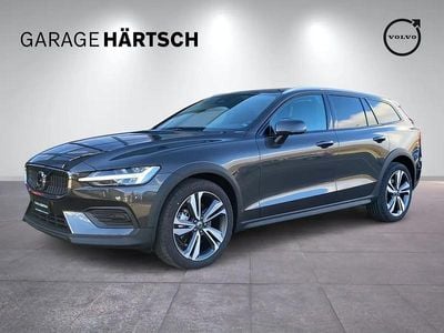 Silber Gebraucht 2025 Volvo V60 CC Plus Kombi | CHF 50’940 (Etwas zu teuer)