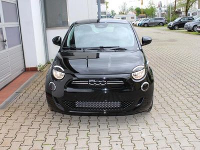 gebraucht Fiat 500e Neuer 500 42 kWh Totwinkel-Assistent, 360°-„Drone View“-Parksensoren, Keyless Entry & Go, Auflagefläche der Frontscheiben- wischer beheizbar, Beheizbare Vordersitze, Mittelarmlehne vorne und Stauraum in Mittelko