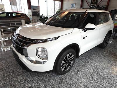 Neu Mitsubishi Outlander P-HEV Inform 306 PS (225 kW) 2025