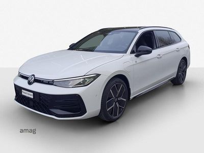 Pure white schwarz Gebraucht 2025 VW Passat R-line Kombi | CHF 59’991