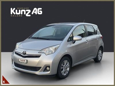 Gebraucht Toyota Verso-S Sol 99 PS (72 kW) 2011 Silber Van / Kleinbus