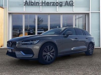 Grau Gebraucht 2021 Volvo V60 Business Edition Kombi | CHF 34’950 (Etwas zu teuer)