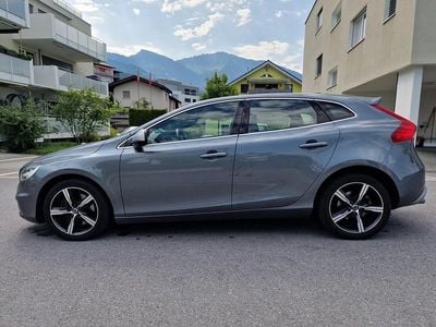 Gebraucht 2018 Volvo V40 R-Design Momentum Kombi | CHF 16’690 (Fairer Preis)