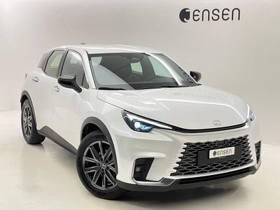 Neu Lexus LBX E-FOUR 136 PS (100 kW) 2025 SUV