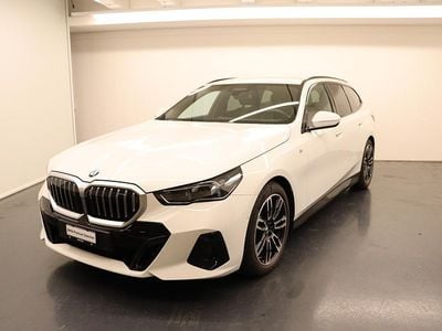 Weiss Gebraucht 2024 BMW 520 Comfort Edition Kombi | CHF 54’900 (Teuer)