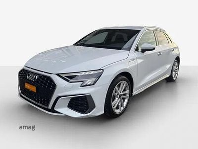 Gletscherweiss metallic Gebraucht 2022 Audi A3 Attraction Limousine | CHF 28’400