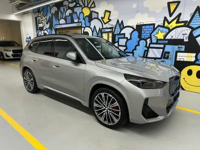 Neu (2026) BMW iX1 M Sport 306 PS | Teuer