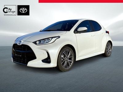 Weiss Gebraucht 2024 Toyota Yaris Hybrid Premium Limousine | CHF 27’500 (Fairer Preis)