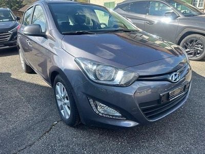 Gebraucht Hyundai i20 Style 101 PS (74 kW) 2014 Grau Limousine