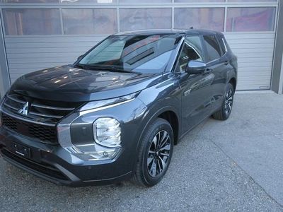 Neu Mitsubishi Outlander P-HEV Invite 306 PS (225 kW) 2025