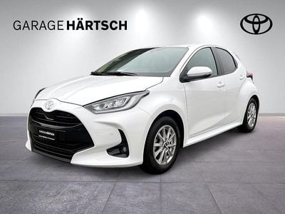 Weiss Gebraucht 2025 Toyota Yaris Hybrid Trend Limousine | CHF 25’990 (Fairer Preis)