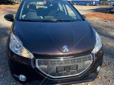Gebraucht 2012 Peugeot 208 Allure Kleinwagen | CHF 6’990 (Etwas zu teuer)