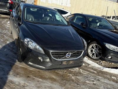 Gebraucht Volvo V40 R-Design Momentum 120 PS (88 kW) 2015