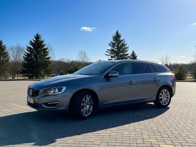 Gebraucht 2015 Volvo V60 R-Design Kinetic Kombi | CHF 18’490