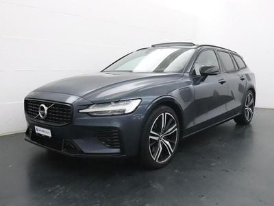 Blau Gebraucht 2020 Volvo V60 R-Design Kombi | CHF 33’720 (Fairer Preis)