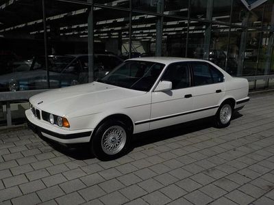 Weiss Gebraucht 1989 BMW 520 Limousine | CHF 13’900