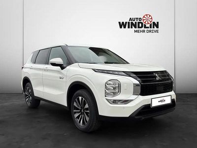 Neu Mitsubishi Outlander P-HEV Invite 306 PS (225 kW) 2025 Weiss