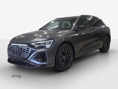 Gebraucht Audi Q8 e-tron Black Edition 300 kW (408 PS) 2023 Daytonagrau perleffekt SUV