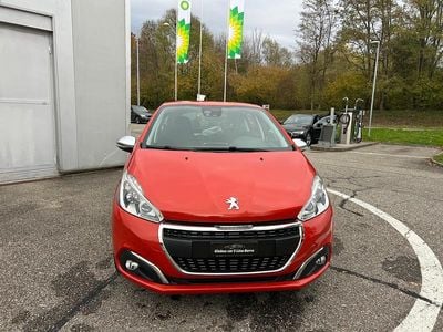 Gebraucht 2015 Peugeot 208 Allure Kleinwagen | CHF 4’900 (Fairer Preis)