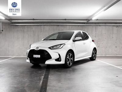 Weiss Gebraucht 2025 Toyota Yaris Hybrid Trend Limousine | CHF 26’900 (Etwas zu teuer)