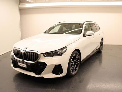 Weiss Gebraucht 2024 BMW 520 Comfort Edition Kombi | CHF 54’900 (Teuer)