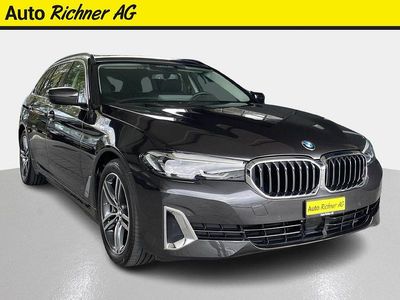 Grau Gebraucht 2022 BMW 530 Luxury Line Kombi | CHF 45’800 (Etwas zu teuer)
