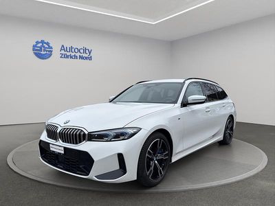 Weiss Gebraucht 2024 BMW 320e Comfort Edition Kombi | CHF 43’990 (Fairer Preis)