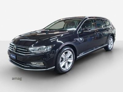Deep black nacré Gebraucht 2023 VW Passat Elegance Kombi | CHF 28’990 (Fairer Preis)