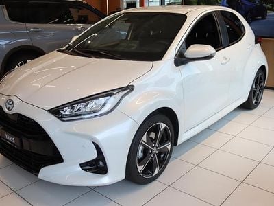 Weiss Gebraucht 2025 Toyota Yaris Hybrid Premium Limousine | CHF 29’900 (Fairer Preis)