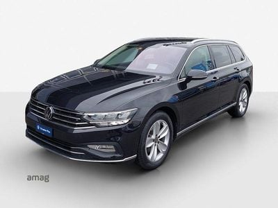 Deep black nacré Gebraucht 2023 VW Passat Elegance Kombi | CHF 32’490 (Etwas zu teuer)