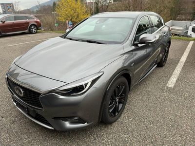 Infiniti Q30