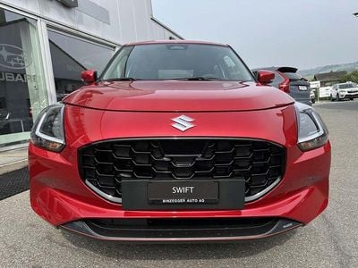Neu Suzuki Swift 82 PS (60 kW) 2025 Rot Limousine